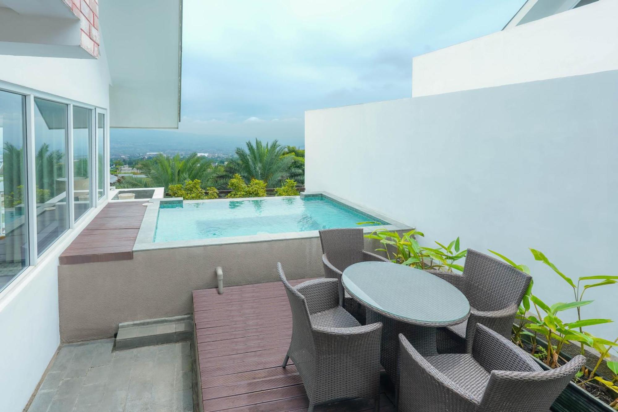 Amartahills Hotel And Resort باتو الغرفة الصورة